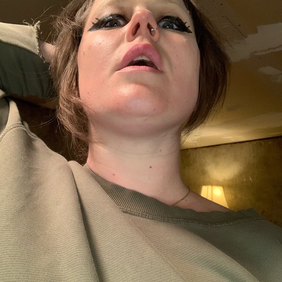 ABOUT ME - Picture 3 of 4